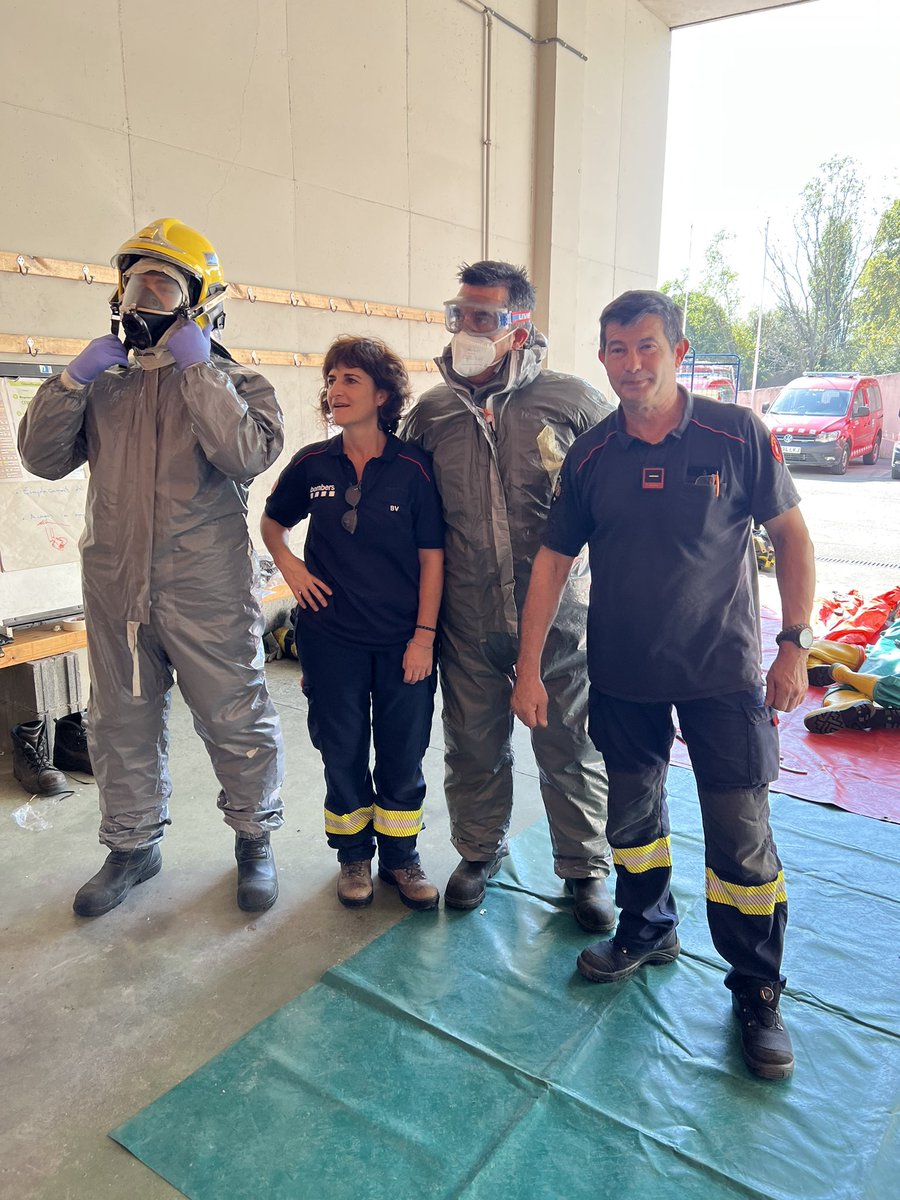 IsidreSierra's tweet photo. Cap de setmana de formació a @ispccat amb escola de @bomberscat : curs #nbqr per a bombers voluntaris. https://t.co/zjbOFVIvxE