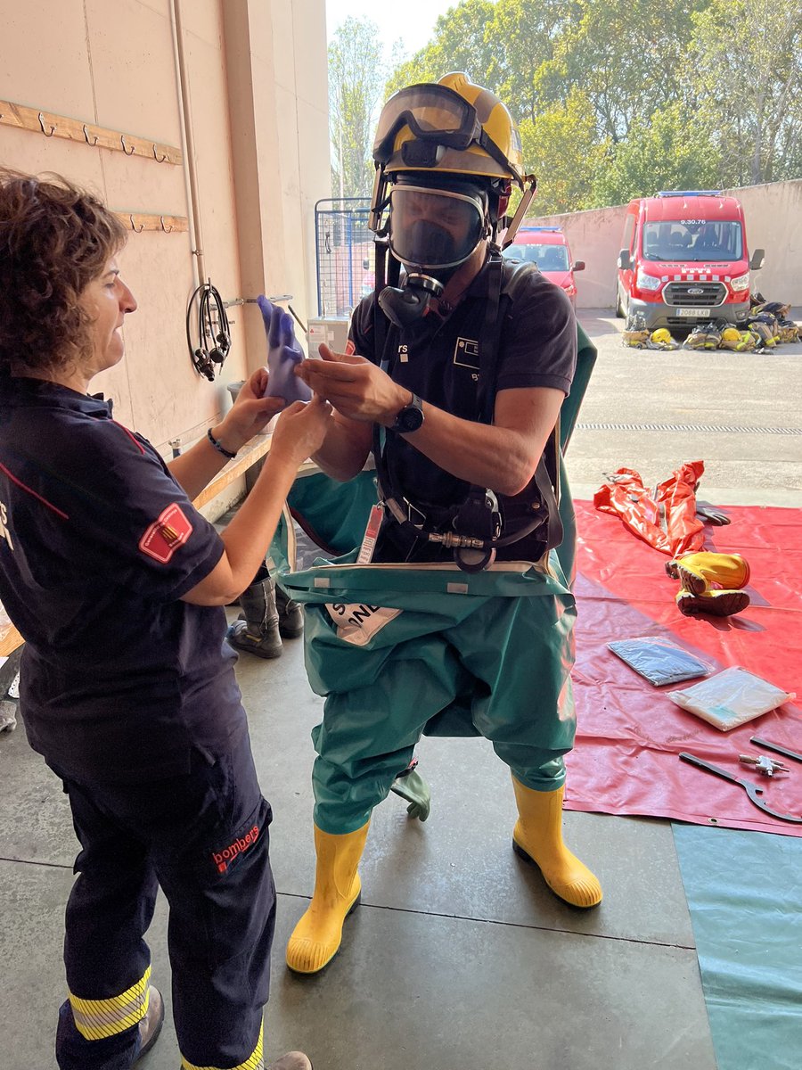 IsidreSierra's tweet photo. Cap de setmana de formació a @ispccat amb escola de @bomberscat : curs #nbqr per a bombers voluntaris. https://t.co/zjbOFVIvxE