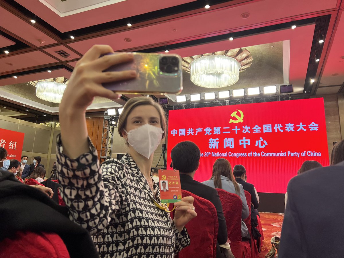 Selfie time at the pre-20th party congress presser for the many journalists.