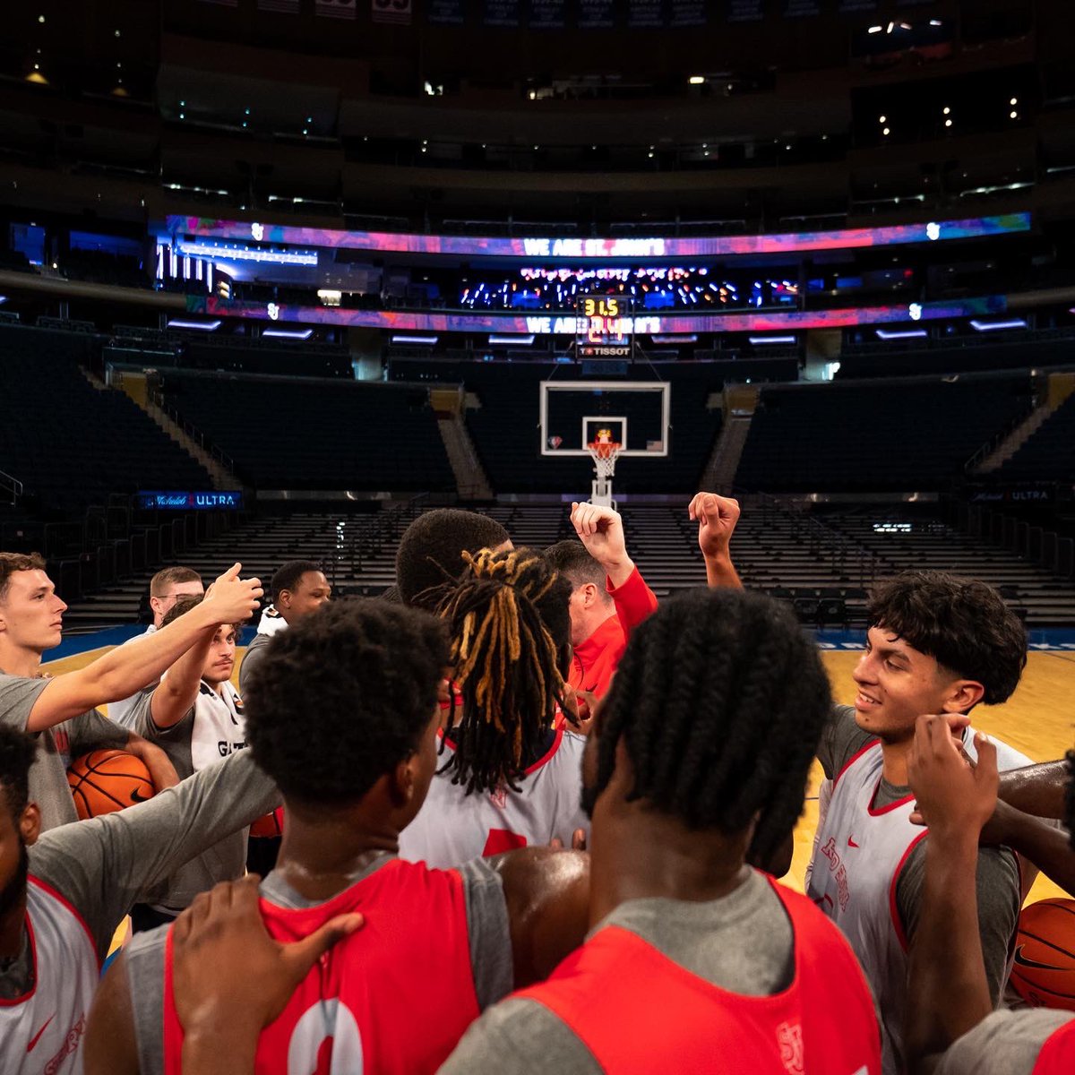 StJohnsBBall's tweet photo. Nothing better than practicing at the World’s Most Famous Arena🏀🏠 https://t.co/e5EaZmmDJl