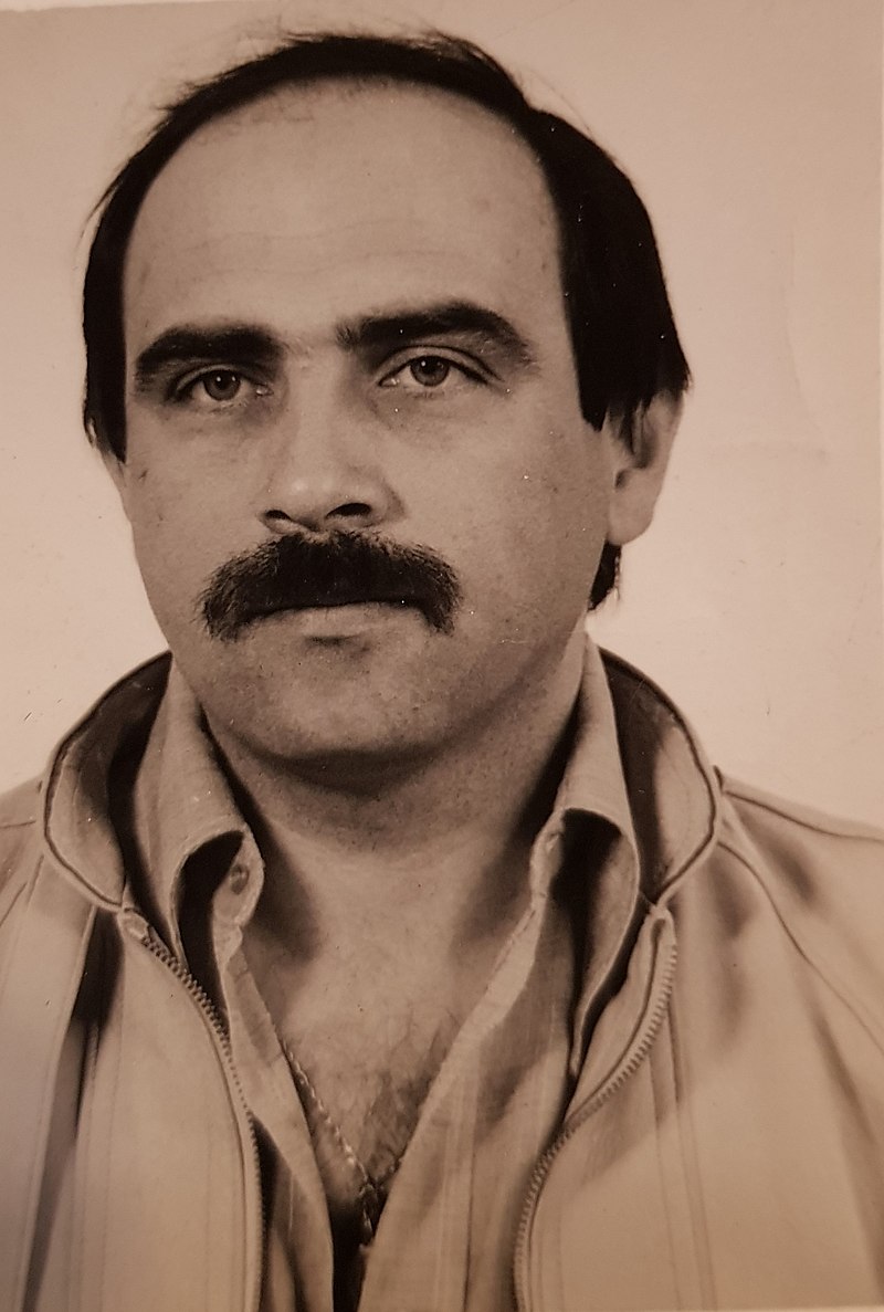 RadioTiranaPL's tweet photo. Andrzej Zaucha (1949-1991) polski wokalista bluesowy i jazzowo-popowy, saksofonista. Profesjonalnie śpiewanie rozpoczął w 1969 jako wokalista jazz-rockowej grupy Dżamble. Autor takich utworów jak "Byłaś serca biciem", "Bądź moim natchnieniem", "Czarny Alibaba". #MuzykaPRL. https://t.co/a4BRGnvfZj