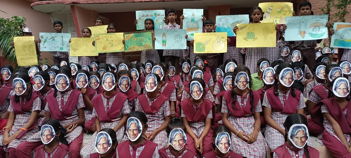 AugustienAuguss's tweet photo. #NOBAGDAY in ZPHS Chintalakunta, Jogulamba Gadwal Dist. 
Yoga, Book Reading &amp; Review, Poster Preperation, Quiz, Balasabha and many more....
@Collector_JGL @KTRTRS @DrShantaThoutam @CNarayanpet @ShashankaKondur https://t.co/ECPSxEZAdF
