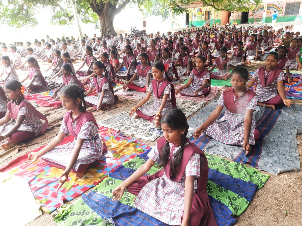 AugustienAuguss's tweet photo. #NOBAGDAY in ZPHS Chintalakunta, Jogulamba Gadwal Dist. 
Yoga, Book Reading &amp; Review, Poster Preperation, Quiz, Balasabha and many more....
@Collector_JGL @KTRTRS @DrShantaThoutam @CNarayanpet @ShashankaKondur https://t.co/ECPSxEZAdF