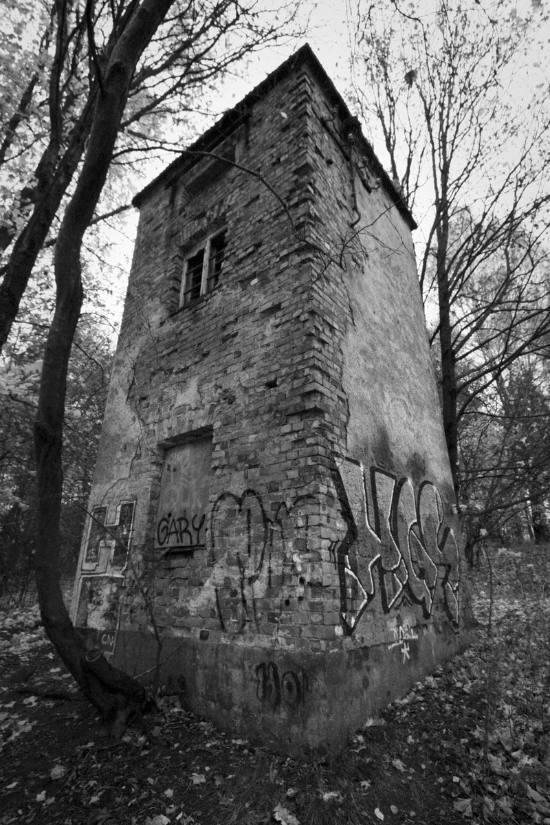 StadinMacGyver's tweet photo. Malminkartanon hylätty muuntamo.
Canon EOS 1000D & Sigma 8-16mm
#valokuvaus #Malminkartano #MunStadi #Helsinki https://t.co/tWgojDTgH9
