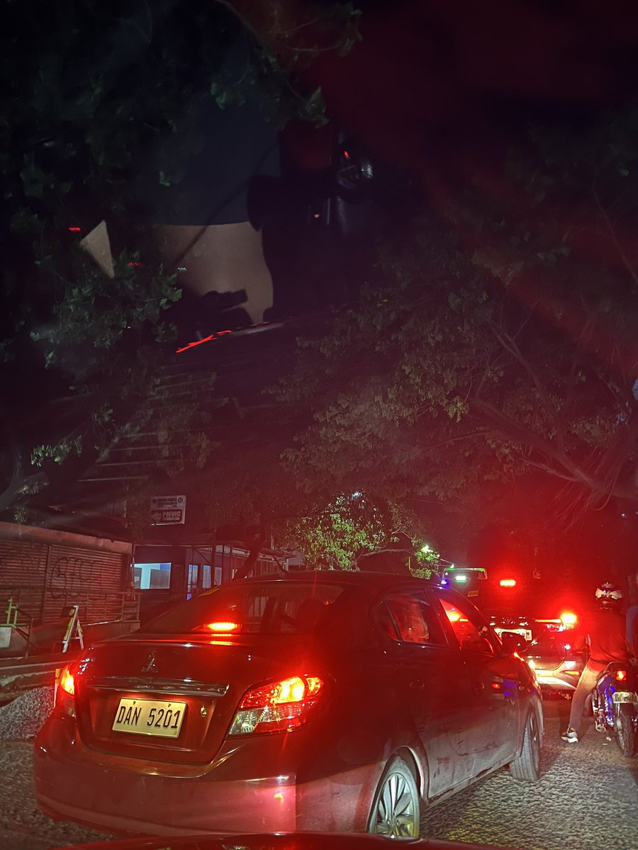 flamincheethoes's tweet photo. @VicoSotto 11pm situation at Sandoval Avenue. Bakit forever bakbak parin po yung daan. Never kong nakitang may gumagawa. Stagnant project. Please take action, sobrang traffic pls 😖😖😖 https://t.co/a1A1JlisiB