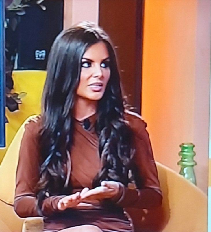 Brujaycotilla's tweet photo. Alexia: "No hay que criminalizar a nadie por una deslealtad"
Claro, es mejor criminalizar por unas cucharadas de Nocilla ¿verdad?
#FiestaT5 https://t.co/qt3Osri4QV