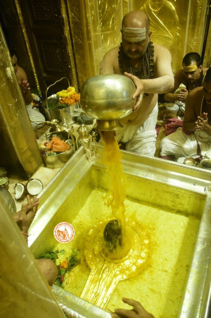 ShriVishwanath's tweet photo. आज दिनाँक 15-10-2022 को श्री काशी विश्वनाथ मंदिर के सप्तऋषि आरती के दर्शन।

#Blessings  #SandhyaAarti #SaptrishiAarti #Varanasi #Aarti #Kashi #Jyotirlinga #VishwanathDham https://t.co/wYBO1NrzUx