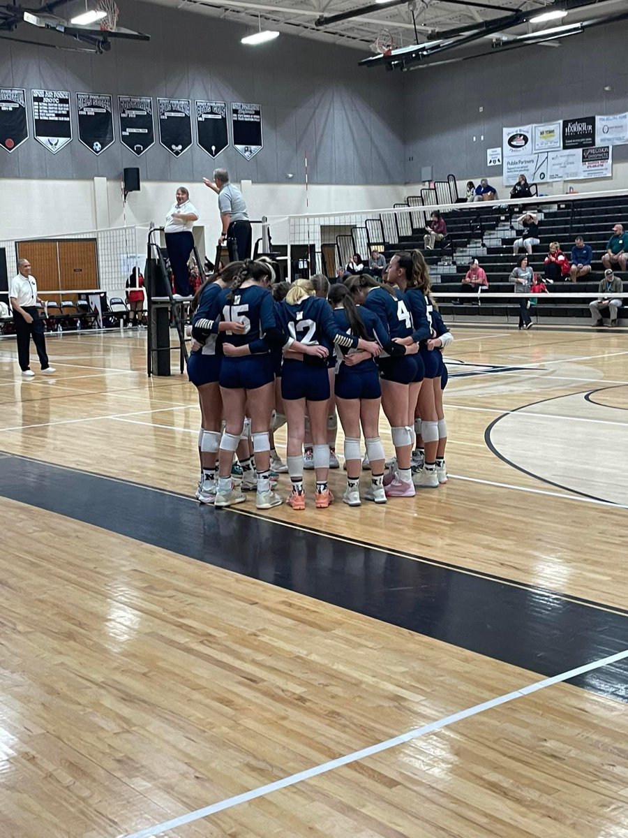 NHSCougarVball's tweet photo. Getting ready for the Region 6-5A Championship! #GoCougs https://t.co/cNo3aFiKID