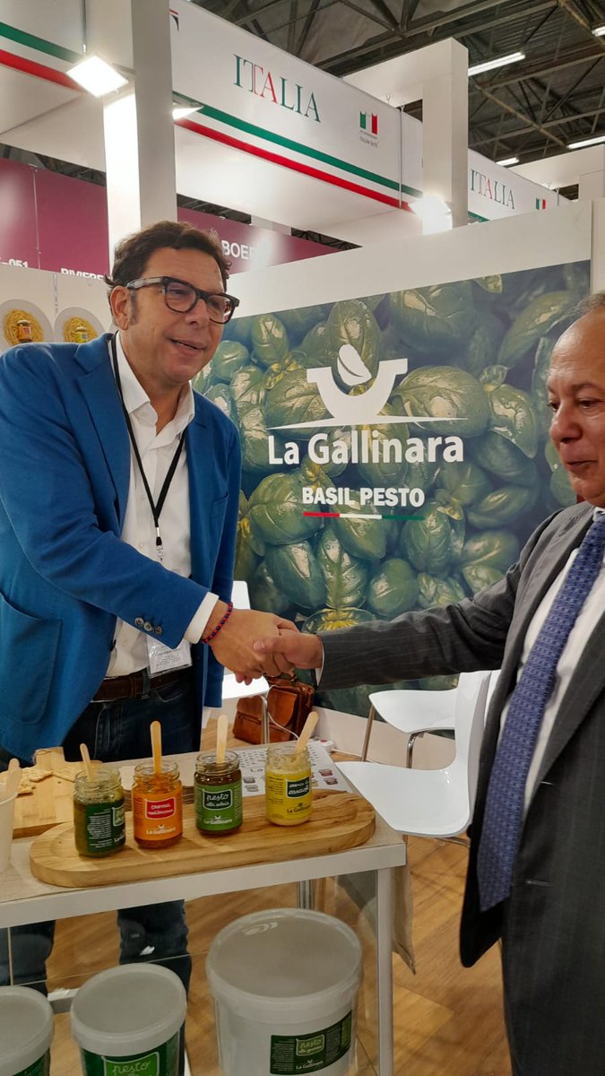 CCIAARIVLIG's tweet photo. Carlo Ferro Presidente Agenzia ICE al nostro stand di collettiva di imprese liguri #sialparis
@ITAtradeagency @sial_paris
@lagallinara @asRivLig
#cciaarivlig
Thank! ci rivediamo a Genova per #Mirabilianetwork https://t.co/LrhKcnWVXJ
