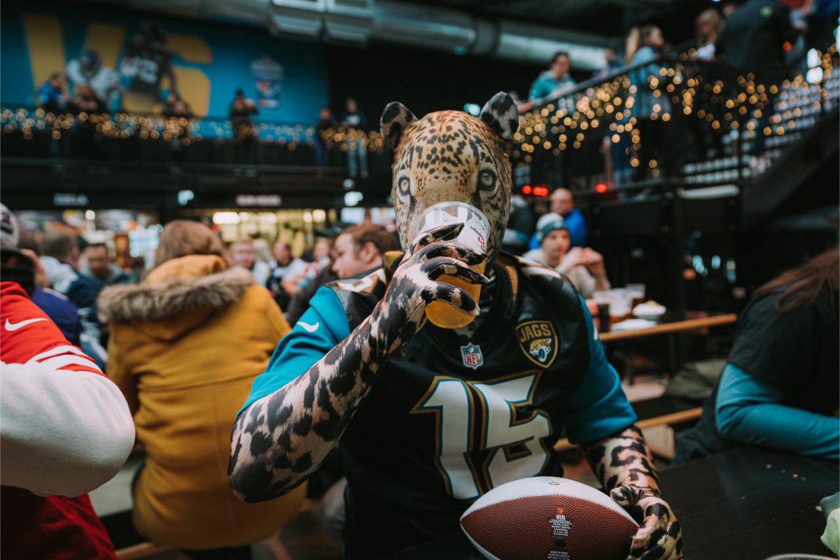 BoxparkWembley's tweet photo. Throwback to our 2019 @NFLUK Fanpark for @Jaguars v @HoustonTexans! 
We can’t wait for 30/10 when we will be welcoming @Jaguars and @Broncos fans before and after their game at @wembleystadium! #LETSGO 🏈 https://t.co/68nKglZyPV