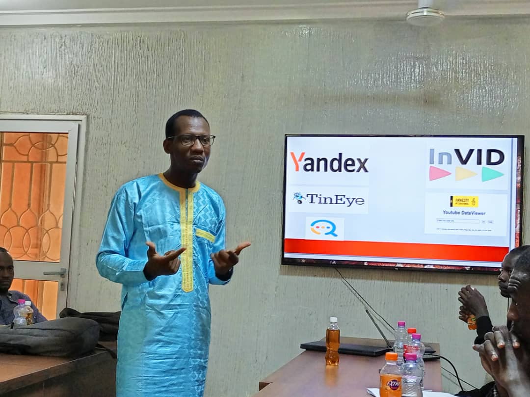 Ce samedi 15 Octobre 2022,  le Réseau Democracy tech squads a organisé la formation sur les fausses informations et fack checking en partenariat avec Doniblog, à l'endroit des membres du Réseau et des associations partenaires.