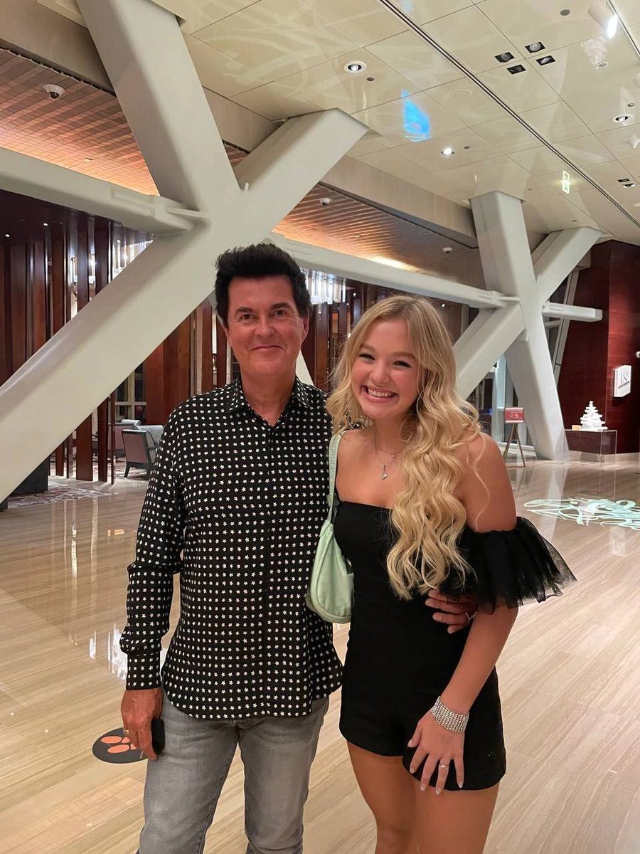 sofyapltnkdaily's tweet photo. Sofya | Telegram:

"Minha citação favorita de Simon que me motiva todos os dias é Sonhe grande. 🗺️

Não sei como ele consegue, mas faz você acreditar no impossível!  Todos os dias ele nos ensina a pensar de forma mais ampla e não ter medo dos obstáculos!" (1/2) https://t.co/nfoSNyDJuI