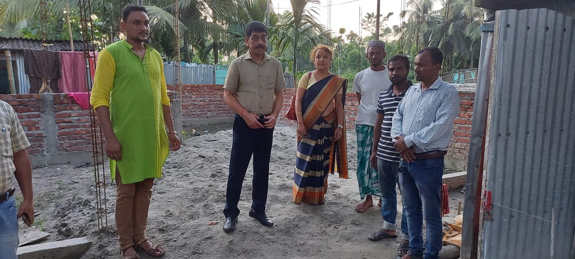 DarrangDc's tweet photo. DC Darrang inspected PMAY and Mgnrega schemes at Bahabari and Bihudia Gaon Panchayats under Dalgaon Sialmari Development Block. He directed the Gaon Panchayat members and concerned BDO to make concentrated effort in timely completion of the schemes. 
#PMAY #mgnregascheme https://t.co/KKOudfnW4x