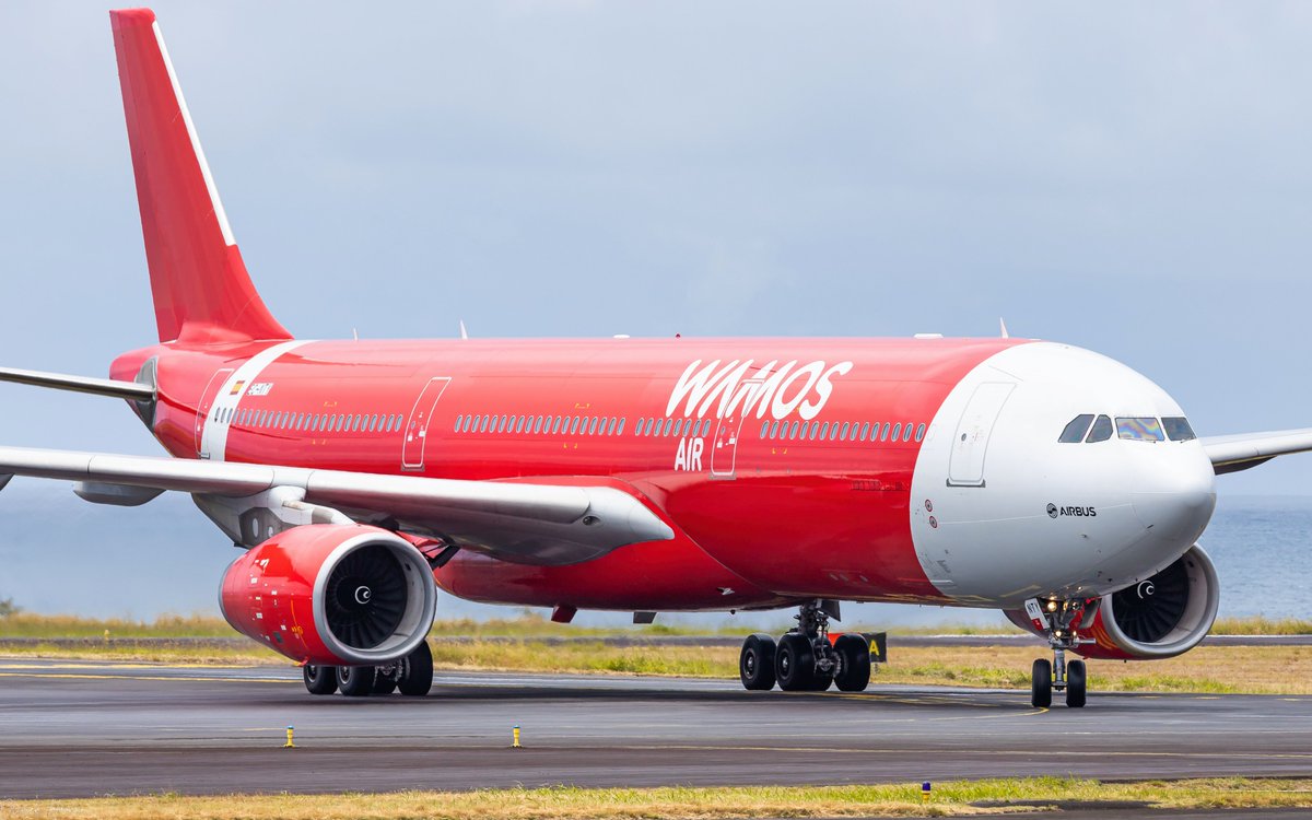 OlivierHoarau's tweet photo. 🇪🇸 In #LaReunion today, we had an #Airbus #A330 with some touch of red 😁 @Wamosair #ECNTY, an ex #AirAsia #9MXXY flying as #UU972 arrived this morning 👋
#Avgeek #Wamos #AirAustral #ReunionIsland #A330300 https://t.co/IzZJkRAhxm
