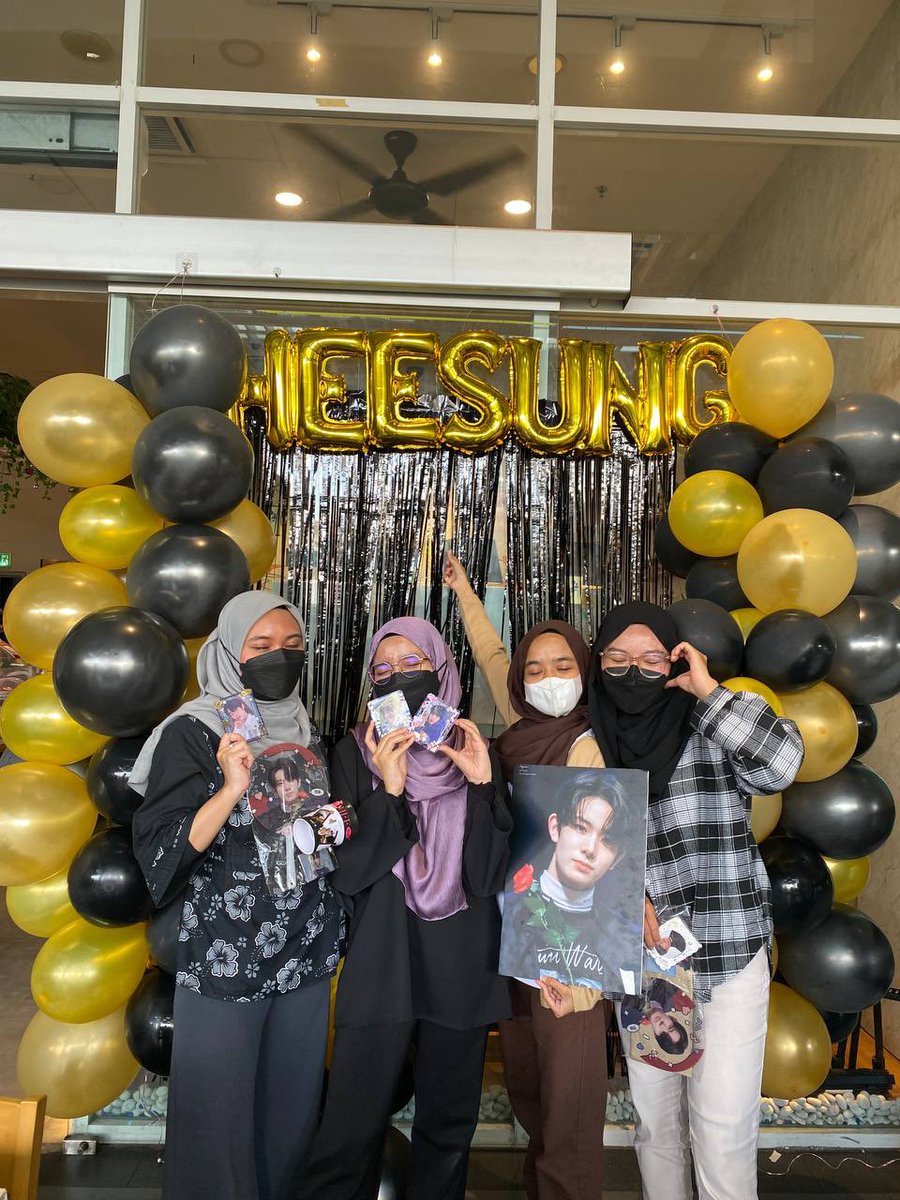 tinyyyjungwon's tweet photo. 𓂋 #LightOfOctober
⤷ yey with my gorgeous girlies @letchugoen_ @sprklestar @merriesengene & heeseungie ㅋㅋ this shot is totally ma fav coz eventho all of our eyes were closed but 너무예쁘다 🤭 today was great since i got to charge up my social battery by meeting ma moots 💗 https://t.co/B9SHHsciz2
