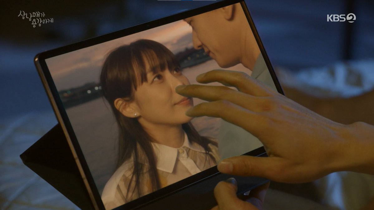 Momon_VD's tweet photo. Sangjoon eyes and smiling for first love 🥺🥺
He can't hide it 🤭😍
#LeeHana #LimJuHwan #ThreeBoldSiblings https://t.co/fhmufH00mA