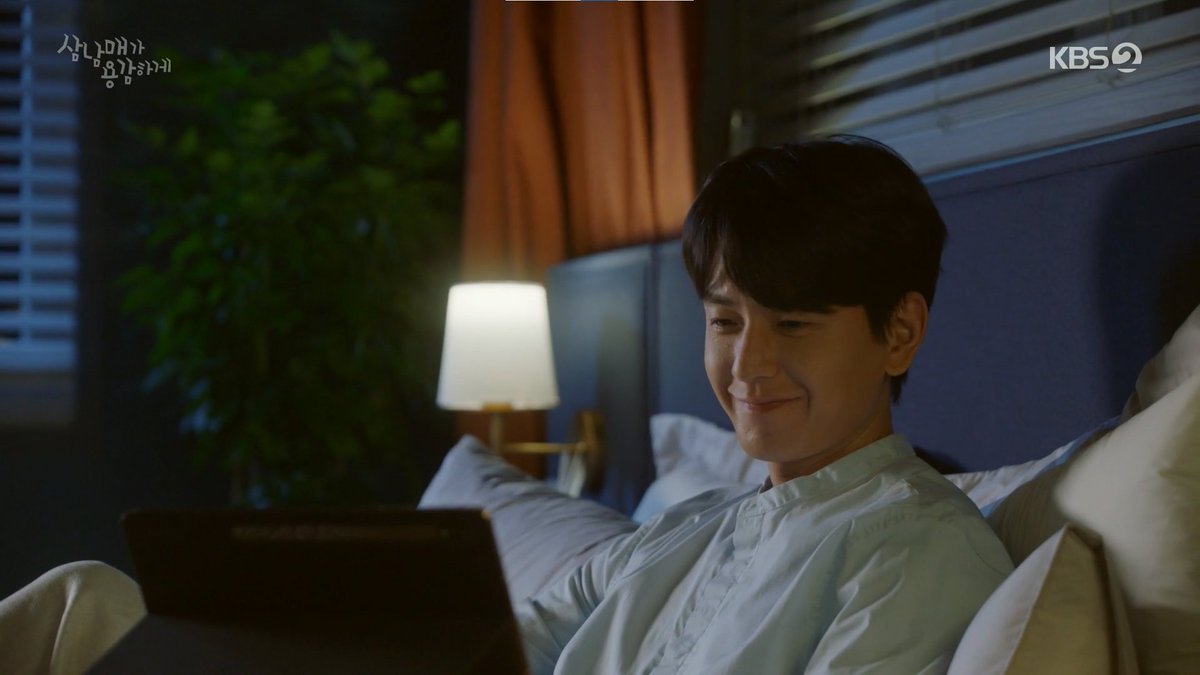 Momon_VD's tweet photo. Sangjoon eyes and smiling for first love 🥺🥺
He can't hide it 🤭😍
#LeeHana #LimJuHwan #ThreeBoldSiblings https://t.co/fhmufH00mA