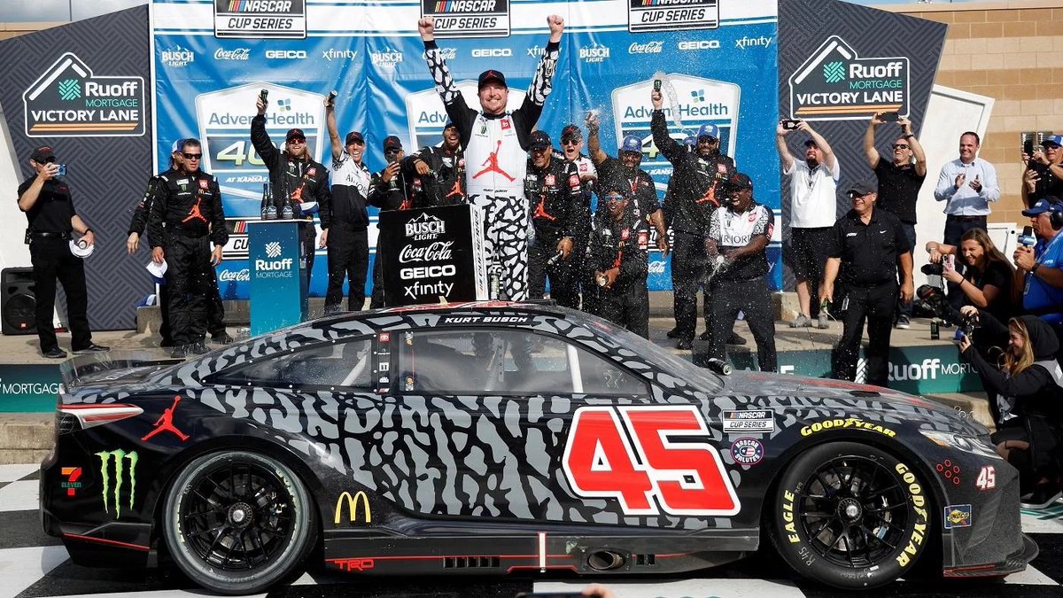 JMorrisTV's tweet image. Let’s get #ThanksKurt trending. @KurtBusch has put on a show for over 20 years. It’s been fun to watch and cover. Unsure when or if he’ll get back in a car part time, so again, #ThanksKurt 🏆🏁#NASCAR