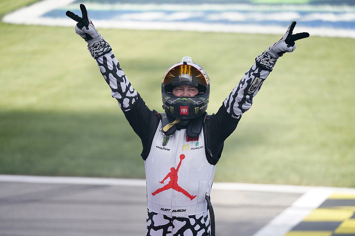 JMorrisTV's tweet image. Let’s get #ThanksKurt trending. @KurtBusch has put on a show for over 20 years. It’s been fun to watch and cover. Unsure when or if he’ll get back in a car part time, so again, #ThanksKurt 🏆🏁#NASCAR