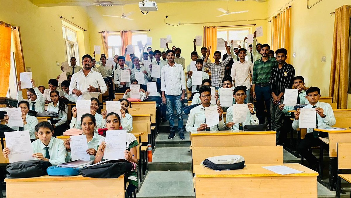 ABVPVoice's tweet photo. सेवार्थ विद्यार्थी द्वारा देशभर में चलाए जा रहे रक्तदाता डाइरेक्ट्री अभियान की कुछ झलकियां।

अमूल्य जीवन की रक्षा में अपनी सहभागिता सुनिश्चित करने हेतु युवा तरूणाई उत्साहपूर्वक पंजीकरण कर रही है। 

आप भी अपना पंजीकरण करें: https://t.co/H5pN9v4d4p

#StudentsForSeva
#ABVPForSociety https://t.co/gCMVVZi8qT