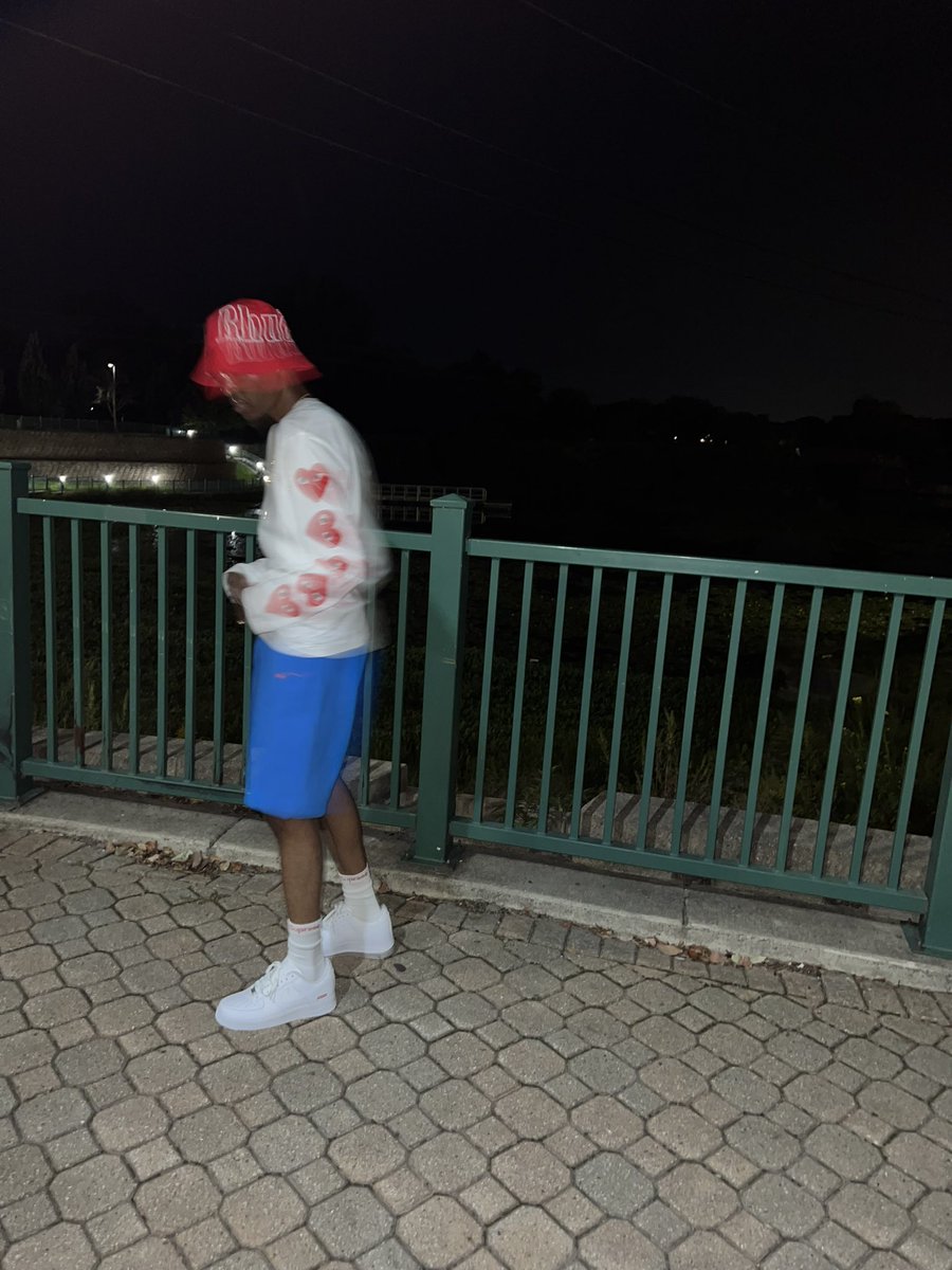 1200Tymoney's tweet photo. “Who said my heart was meant for you … ‘I drown it in fashion for a reason” 🫠❤️‍🩹 https://t.co/ARju20pTEB