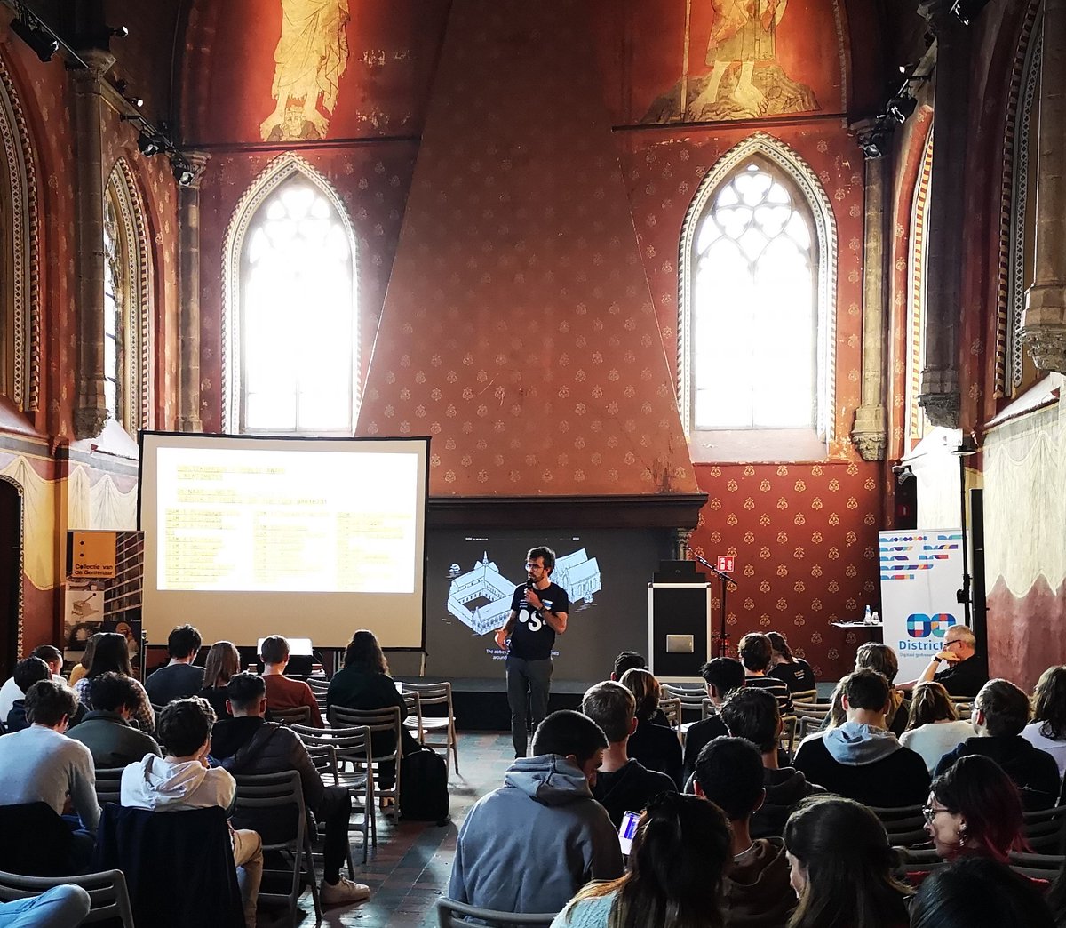 Waarom je geen goeie API’s hebt gekregen op #AppsforGhent. @pietercolpaert is professor data publishing en kennis op web-schaal bij <a href="/UGent/">UGent</a> en neemt ons mee in een interactief gedachtenexperiment over hoe we het API-landschap van steden kunnen verbeteren. #opencultuurhackathon