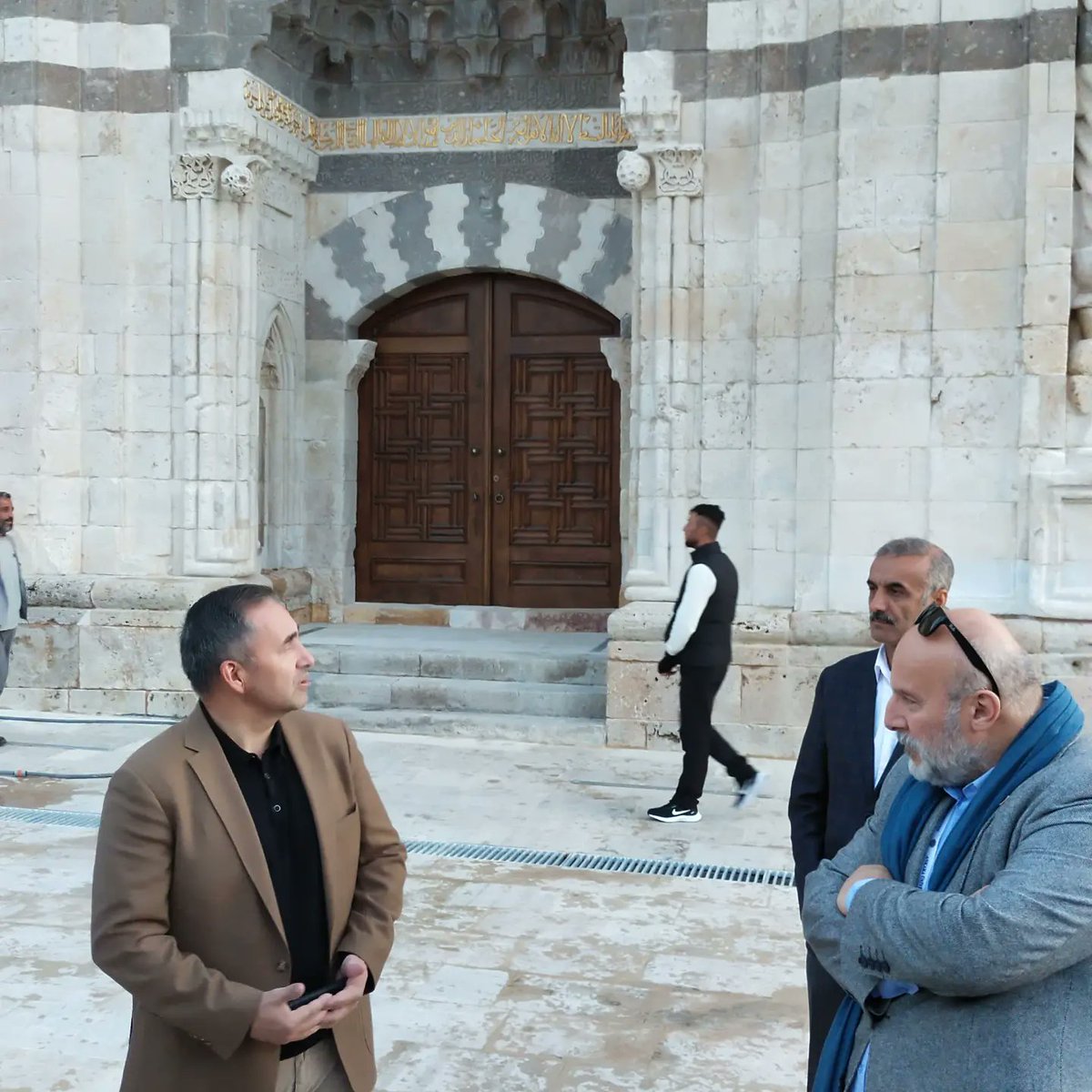 cidaintl's tweet photo. 3. Dijital Çağda İletişim Sempozyumu'nun 15 Ekim 2022 tarihindeki sosyal etkinlikleri kapsamında Kırşehir Valisi Sayın H. Mete Buhara bizi ağırladı. Kırşehir İl Kültür ve Turizm Müdürlüğü personeli ile Ahi Evran-ı Veli Külliyesi ve Cacabey Medresesi ziyaretlerinde bulunduk. https://t.co/mBjUe47wwJ