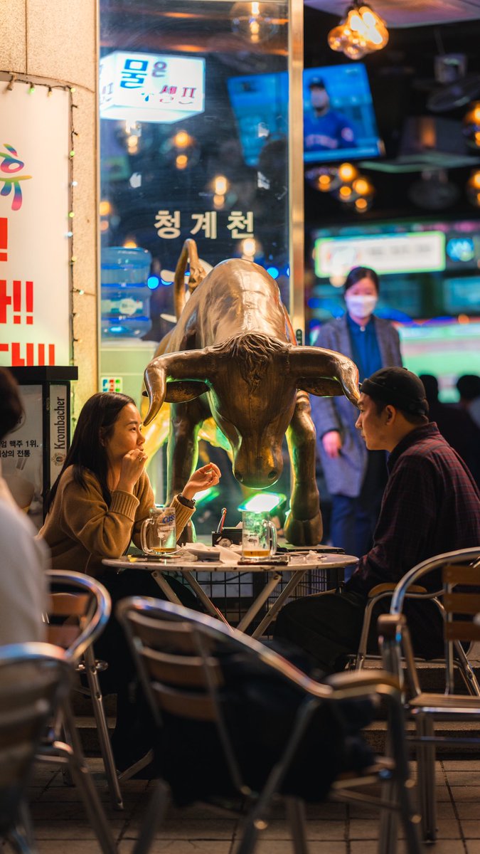 qvist's tweet photo. Seoul, day 3: Gwanghwamun + Jonggak Avenue of Youth. #seoul #streetphotography #jongno #jonggak #gwanghwamun https://t.co/82gA57NHMS
