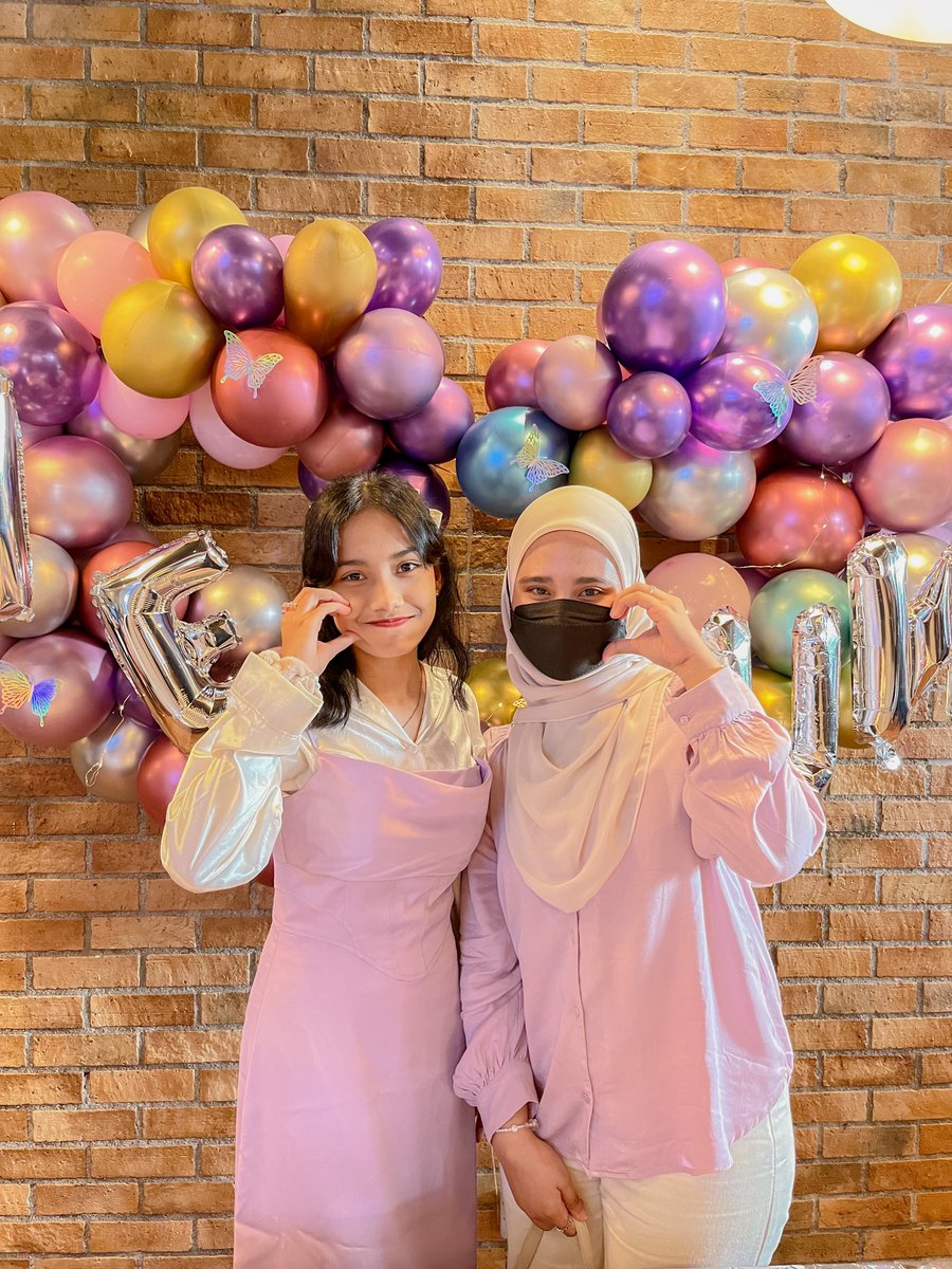 nrfatinltfi's tweet photo. had so much fun meeting my pretty engenes today. i just hope i’m not too shy next time to approach people first 😭 love you guys sm ❤️
#LightOfOctober #EuphoricVirtuosoinKL https://t.co/1lvP2dNRGU