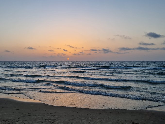 Is there anything more beautiful than an ocean sunset?  #sunset, #beautifulbeach https://t.co/qnv0Z2<a href="/tag/sunset"class="tags"><span>#sunset</span></a><a href="/tag/beautifulbeach"class="tags"><span>#beautifulbeach</span></a>