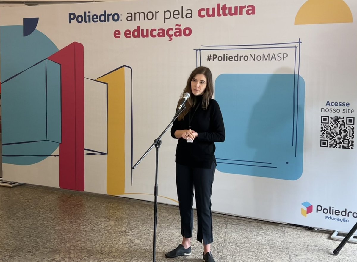 poliedroeduca's tweet image. Recebemos nossa ex-aluna e atual Diretora de Relações Institucionais do @maspmuseu, Carolina Rossetti, para uma fala de abertura. Ela destacou a importância do patrocínio de instituições, como o Poliedro, para a atividade do museu. #PoliedroNoMASP