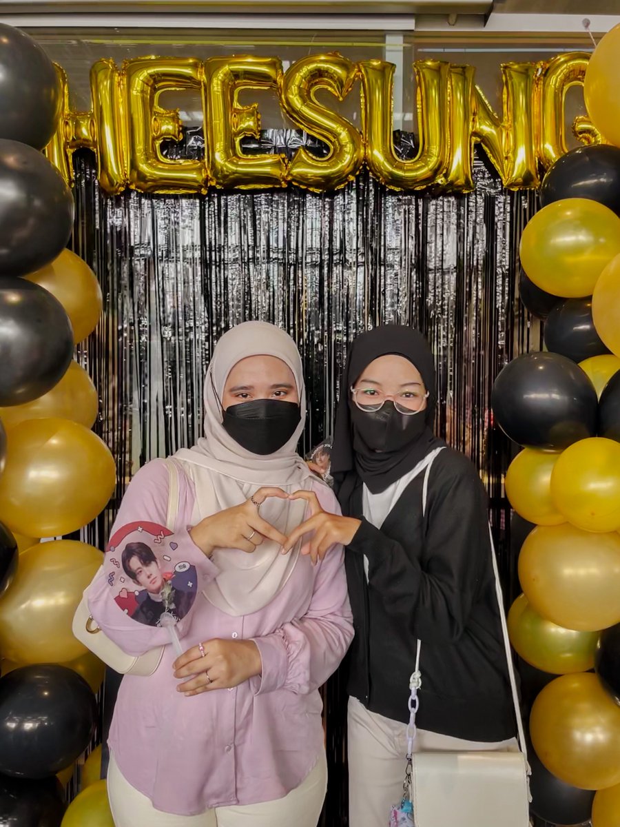 nrfatinltfi's tweet photo. with my forever favorite partner 🤍 always had so much fun going to enha’s cs event with her! see you tomorrow bb love you 😚 @minefreesoul
#LightOfOctober #EuphoricVirtuosoinKL https://t.co/NfM9UXtkjS