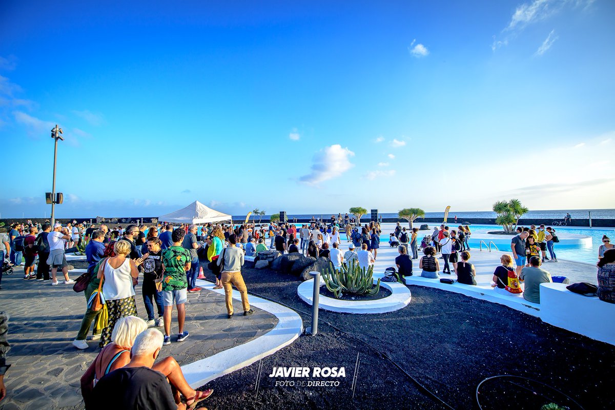 ArrecifeenVivo's tweet photo. #ABISAL son uno de esos talentos 'made in Lanzarote' que juegan con cuerdas, sintes, baterías y voces para construir canciones que hacen flotar. 🛟
En el escenario #AEVChannel de @CulturaLanzarot, 100% talento local. 💎
Qué bien empezamos la última jornada de @ArrecifeenVivo https://t.co/NgjKxW4o8o