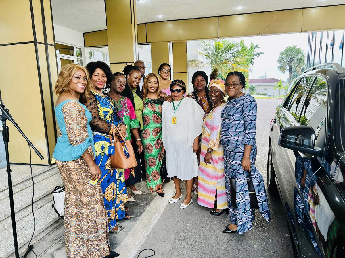 belilunt's tweet photo. Reçues en audience par le Chef de l’Etat,S.E.@fatshi13,les Femmes de l’Asbl Ne Kongo ont présenté les dossiers d’intérêt général:promotion du genre,sécurité,entrepreneuriat,culture,… https://t.co/HaY26PZoOq