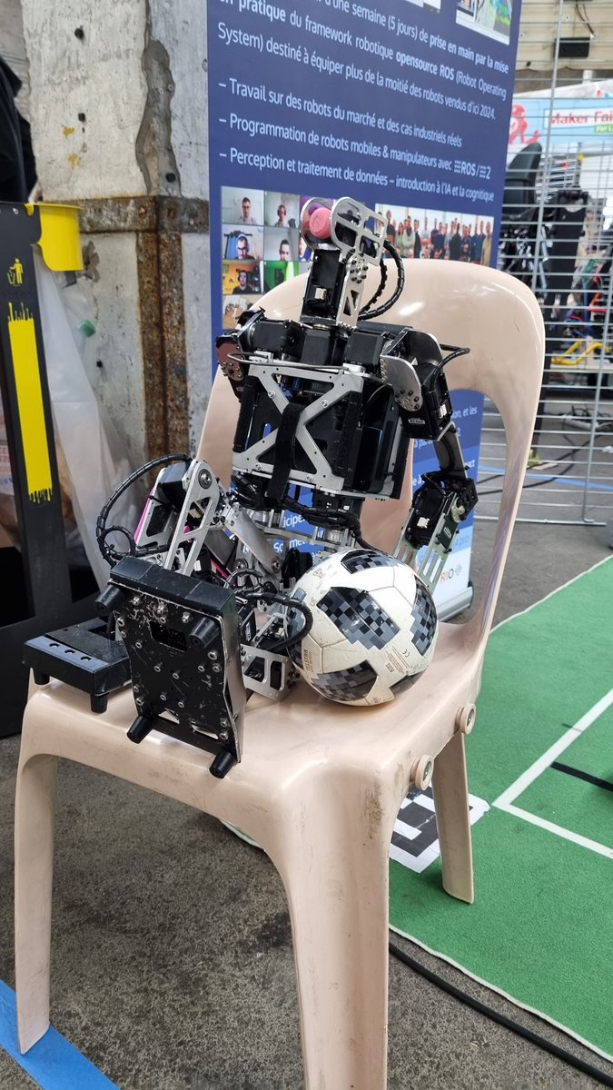 EirlabCommunity's tweet image. Le stand @RoboCup2023 a du succès auprès des visiteurs, nous avons aussi trouvé de potentiels futurs participants dans la catégorie junior !
Certains visiteurs viendront aussi à #Bordeaux pour assister à la compétition en direct pour cette édition.
#MFL22 #RoboCup2023