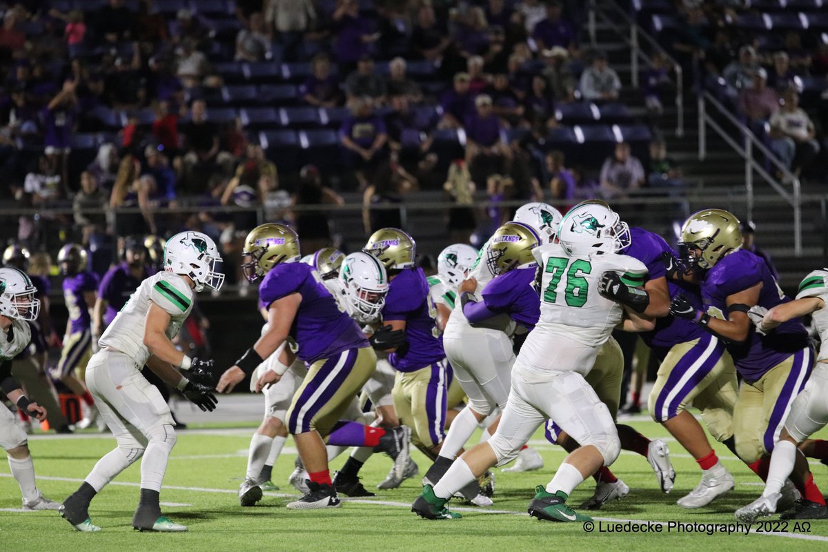 KnoxWard05's tweet photo. Great win for us last night! #4sacks #76 Burnet vs Marble falls https://t.co/qmGXDFfU4J