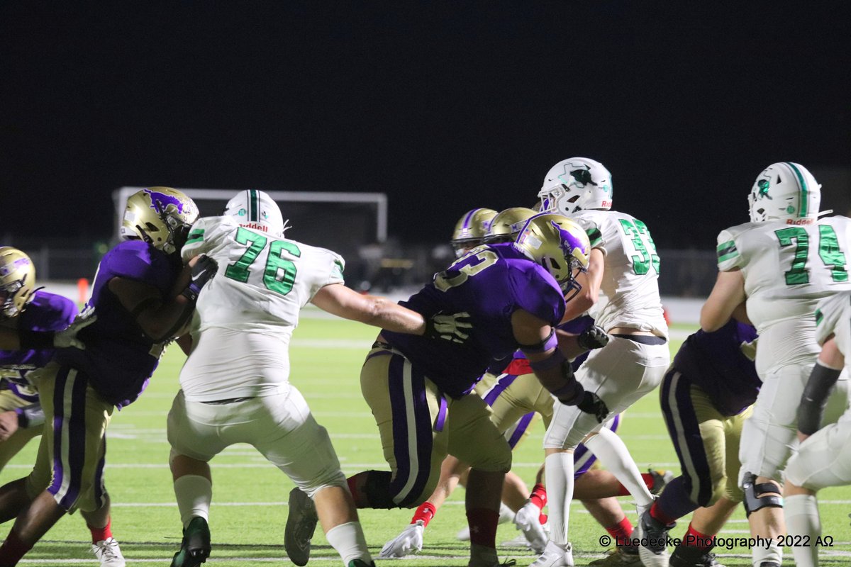 KnoxWard05's tweet photo. Great win for us last night! #4sacks #76 Burnet vs Marble falls https://t.co/qmGXDFfU4J