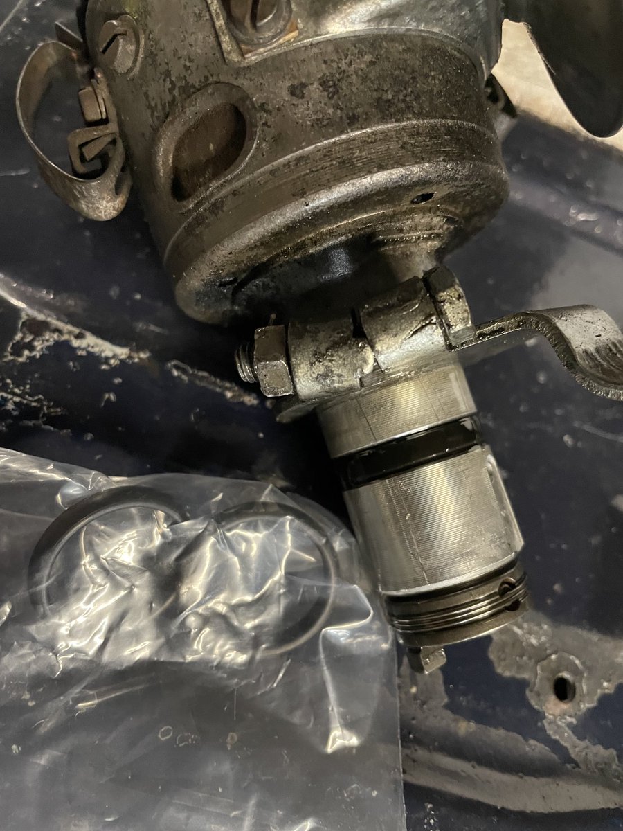 akciddento's tweet photo. Addressing the oil leak that appears to come from the distributor on the #vwt3 doka reveals the rubber oil seal is perished and so stiff it cracks when trying to remove it - new seal - slot back in - leak hopefully solved https://t.co/zSz3rZAyV1