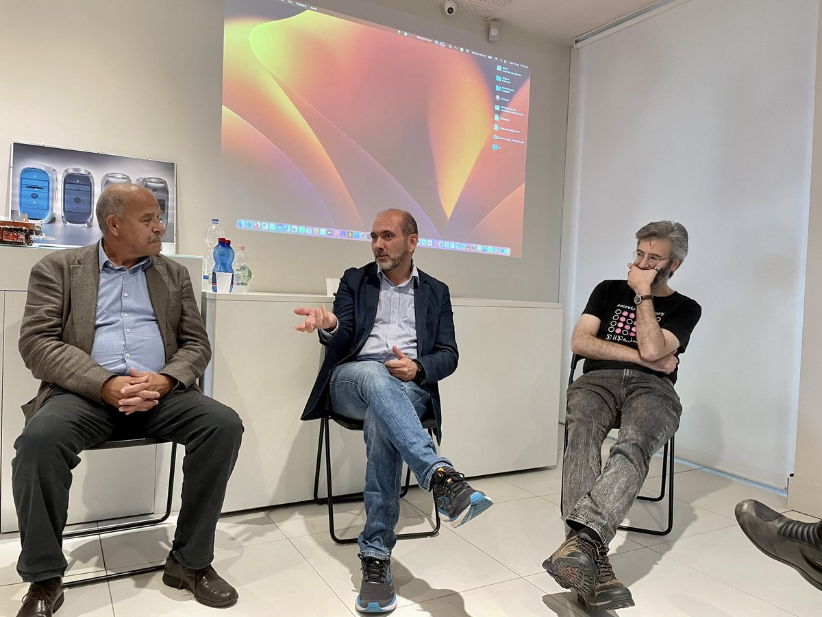 AllAboutApple Museum tweet media