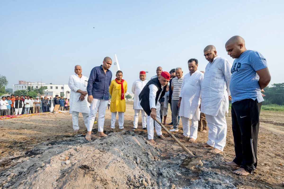 yadavakhilesh's tweet photo. @ Saifai https://t.co/eG1IPB4ayj