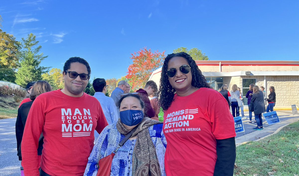 It’s a beautiful day to canvass with DC, MD, & VA @MomsDemand volunteers to re-elect #gunsense champion @SpanbergerVA07 to continue to serve #VA07. 24 days to go!