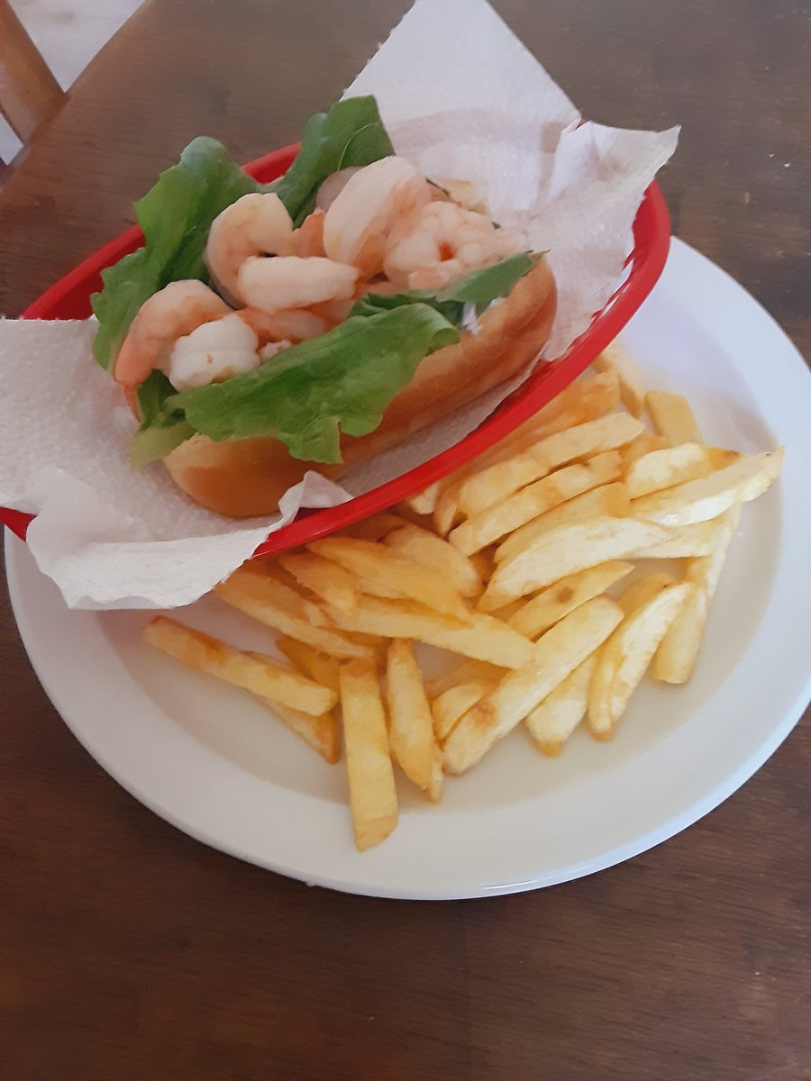 Titmousie2's tweet photo. #shrimprolls
#handcutfrenchfries
happy weekend all!π https://t.co/Piwx7Iqcwr