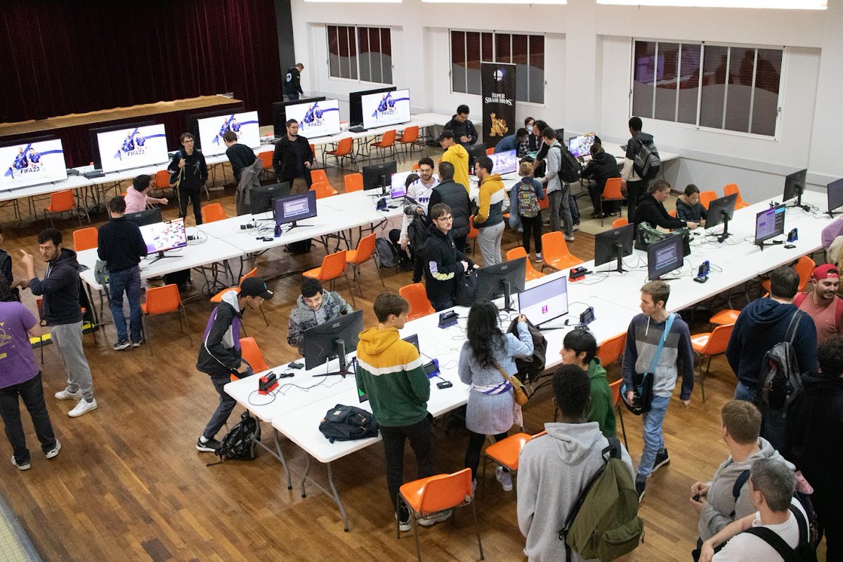 GamersAssembly's tweet photo. Les #HeuresNumeriques c'est fini pour aujourd'hui ! 🤗

Mais pas de paniiique, on revient demain avec toujours plus d'animations et le GROS tournoi #FIFA23 avec la PS5, le casque Oculus Quest 2 et la trottinette Xiaomi à gagner. 😏 https://t.co/V3XVZtUt1Z