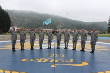 FuerzasMilCol's tweet photo. Comprometidos con la formación del personal, futuros suboficiales de la @FuerzaAereaCol viajaron a Estados Unidos para continuar fortaleciendo sus capacidades y conocimientos en la Academia Interamericana de las Fuerzas Aéreas Americanas #IAAFA.
#EducaciónMilitar https://t.co/BRhmh2mXAU