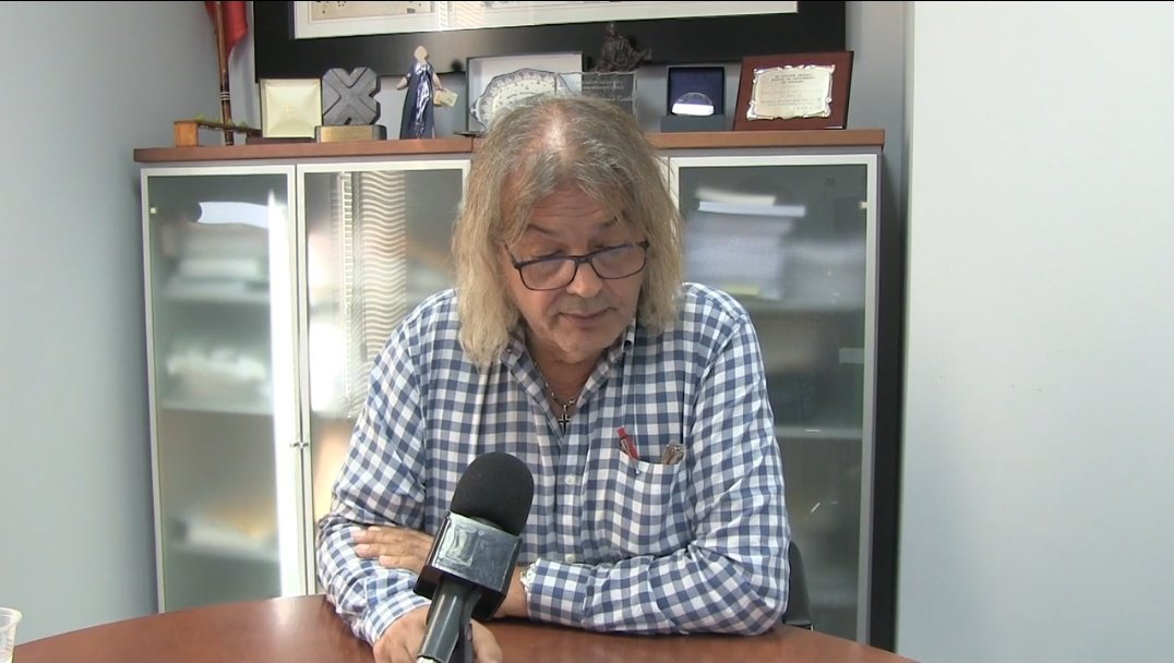 perdidueblog's tweet photo. "Yo no soy persona que busque condecoraciones en rrss".
Francisco Pareja, Presidente del Colegio de Castellón y un títere presentado a las elecciones del CGE en mi opinión,usa el canal de difusión oficial de su COE para cargar contra un colegiado (a años luz de honestidad de él). https://t.co/IbocSuyM2U