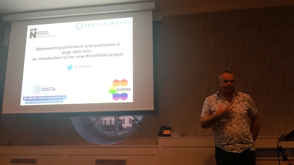 SCAPE_Poll_Ecol's tweet photo. @JeffOllerton gives us an introduction to the new #WorldFAIR project where pollinators and pollination is represented in large data sets at #SCAPE2022 @deboradrucker @mtrekels @KarinBlak https://t.co/R2BRdJLnSg