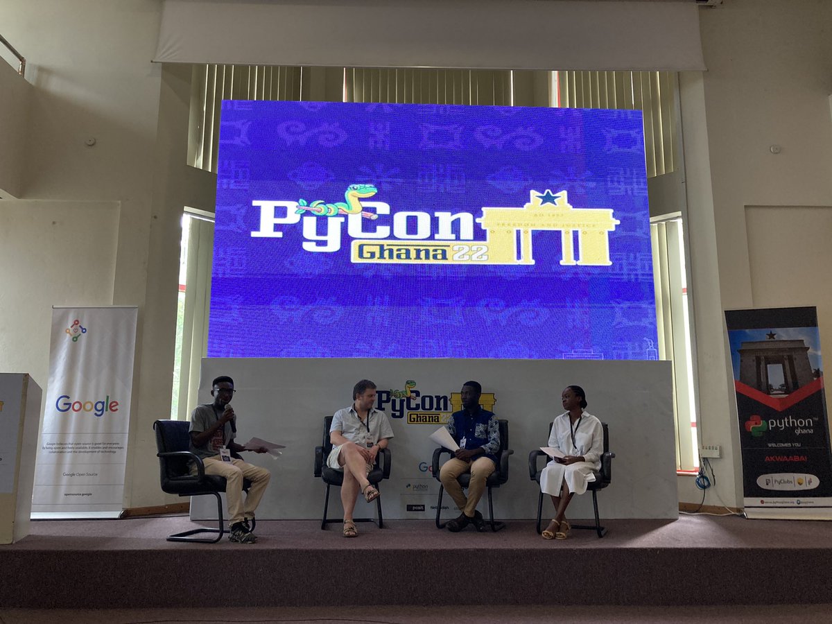_osahenru's tweet image. Panel forum on bridging the gap between the educational sector and the tech industry in Ghana. 
#PyConGhana #PyConGh  #PyConGhana22 #PythonGhana