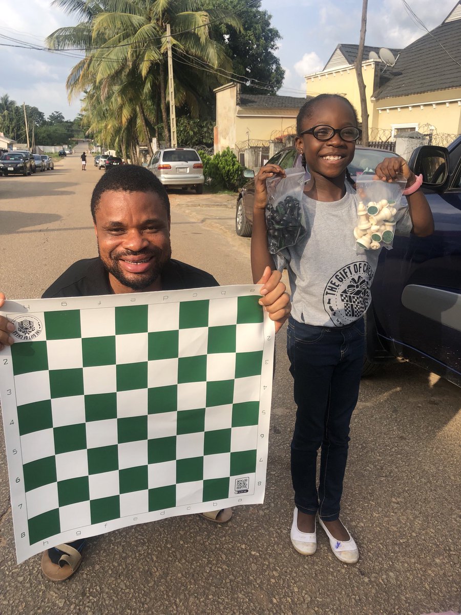 chesswitivie's tweet photo. When you love what you do. Ivie is a blessing to humanity #chessinslums #thegiftofchess #impactcoachingnetwork https://t.co/qOHaQvWbz3
