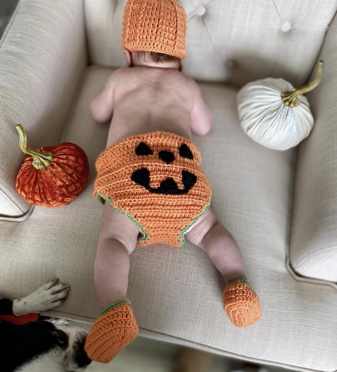 TLynnMichaels's tweet photo. @iSmashFizzle 

YOU READY?? This is my friends baby. He’s about a month old. She shared these pics on FB &amp; i was all “Can I show my friend on Twitter?”

She said yes. So here he is. Baby L. And his brother. 🧡🧡🧡 https://t.co/MGags7waVV