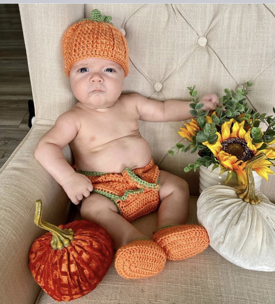 TLynnMichaels's tweet photo. @iSmashFizzle 

YOU READY?? This is my friends baby. He’s about a month old. She shared these pics on FB &amp; i was all “Can I show my friend on Twitter?”

She said yes. So here he is. Baby L. And his brother. 🧡🧡🧡 https://t.co/MGags7waVV
